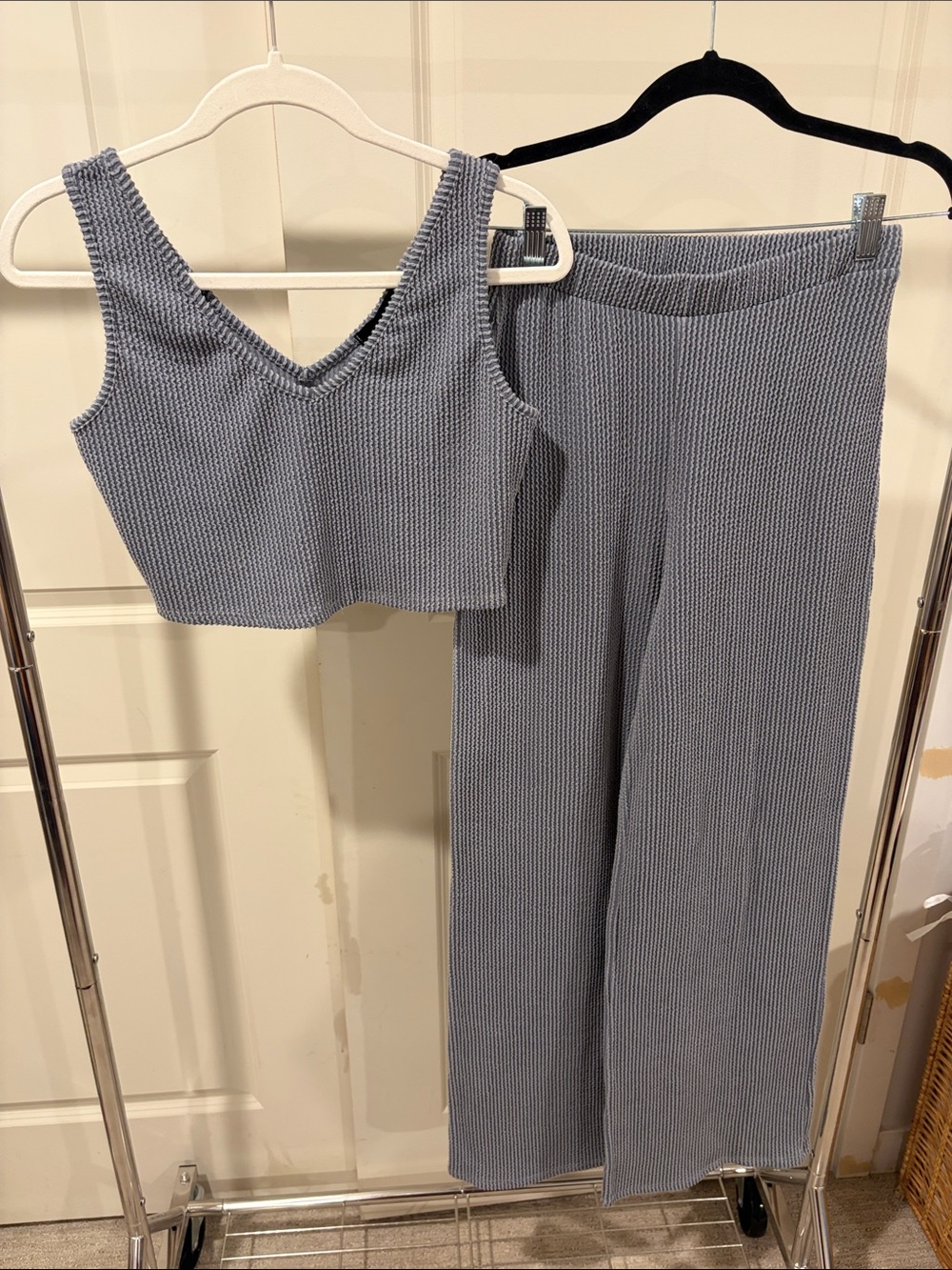 Ribbed Knit Wide-Leg Pants & V-Neck Crop Top Set - Gray